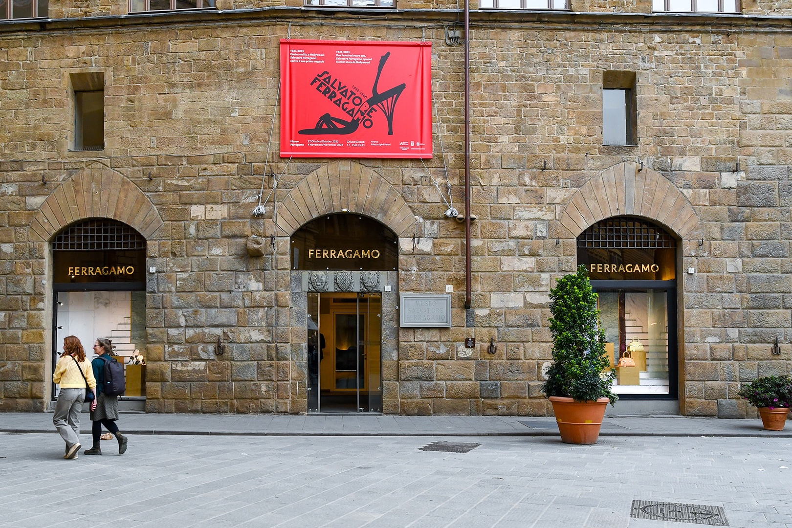 Elegant shopping along Via de' Tornabuoni.