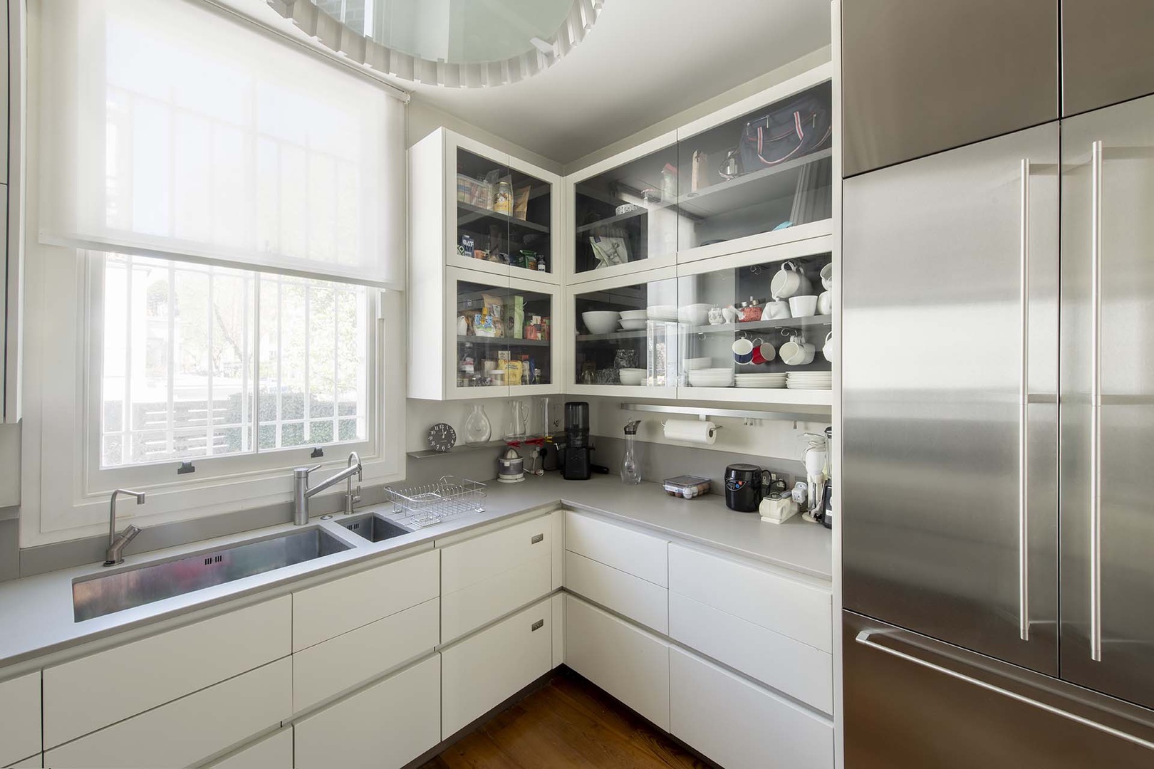 Large refrigerator and great light in the kitchen.