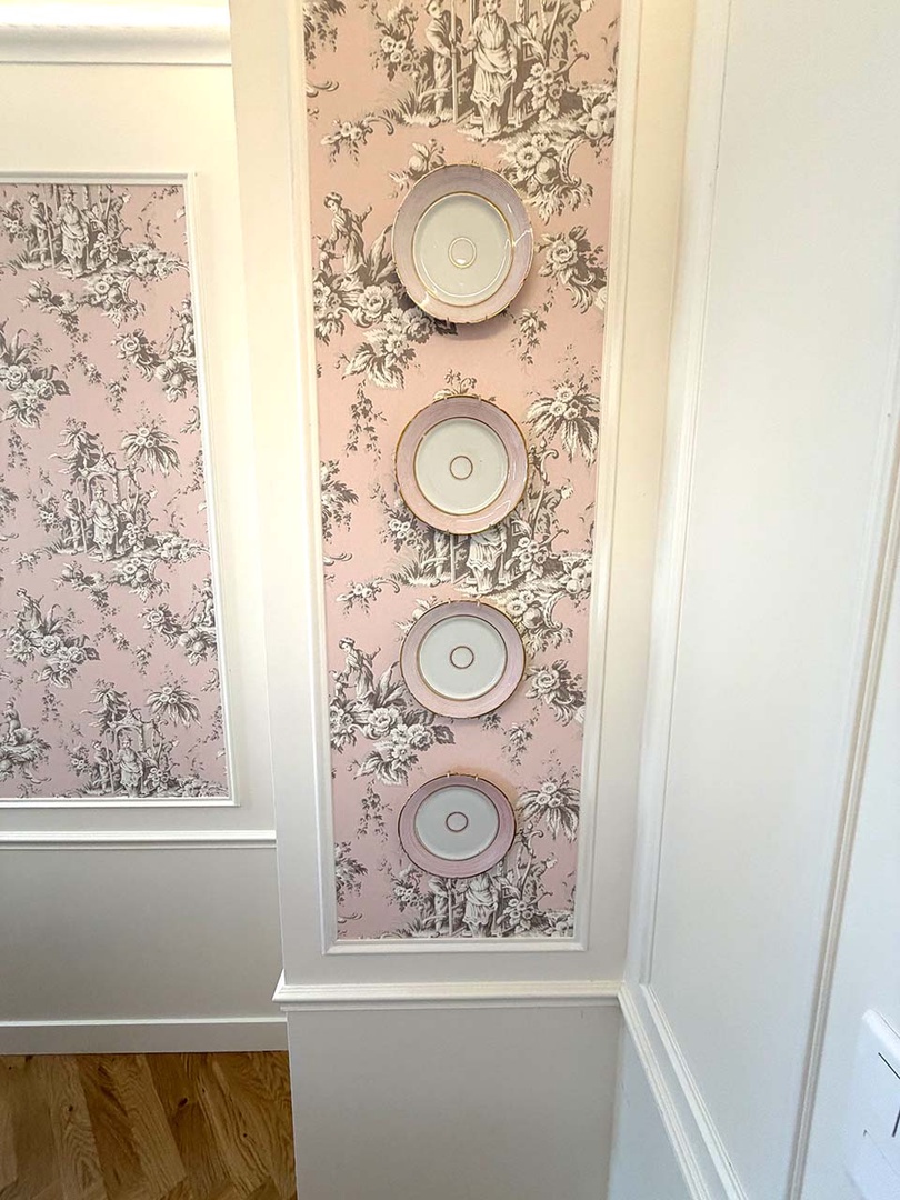 Delicate decorative touches thruought the apartment.