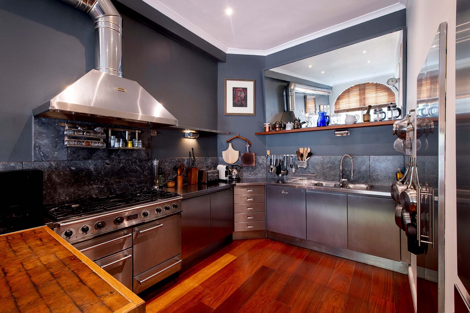Gorgeous kitchen with plenty of space to cook at home.