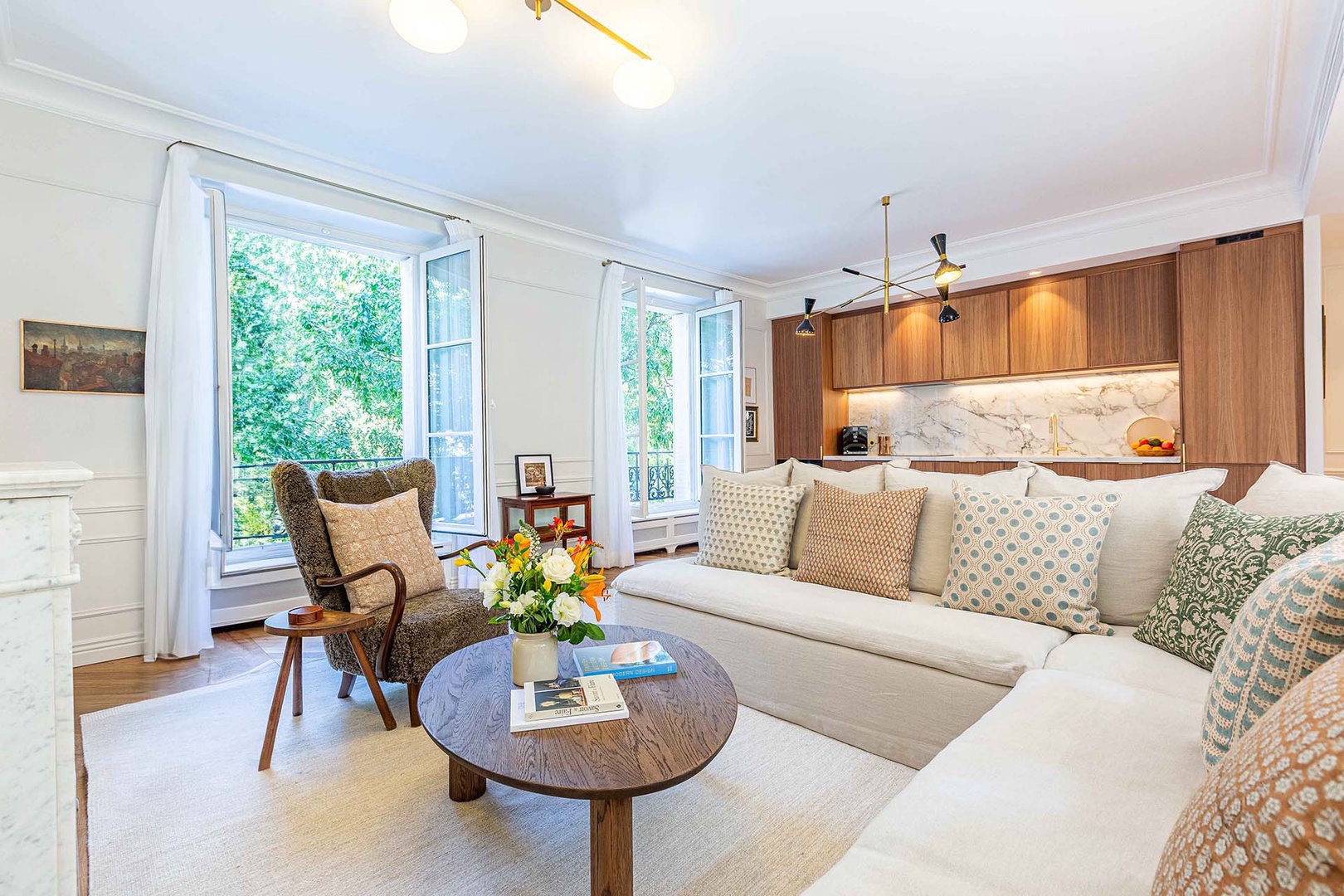 Welcome to the beautifully inviting Grenache apartment in the Marais.