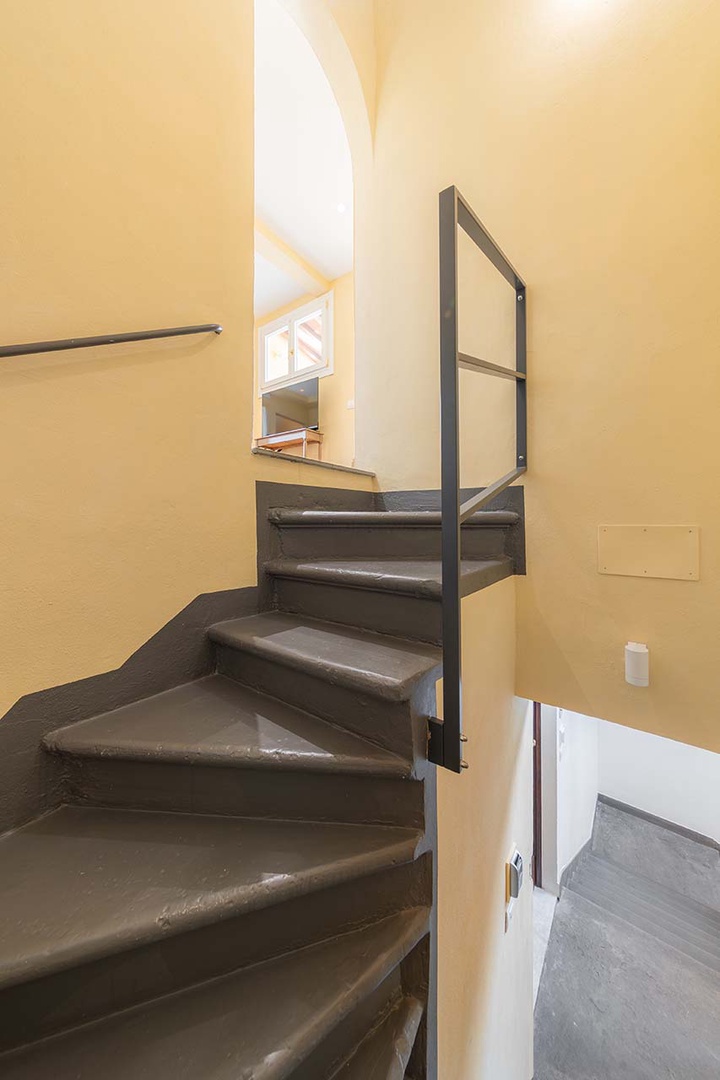 From the 6th floor (with elevator) it is 10 steep steps up to the apartment.