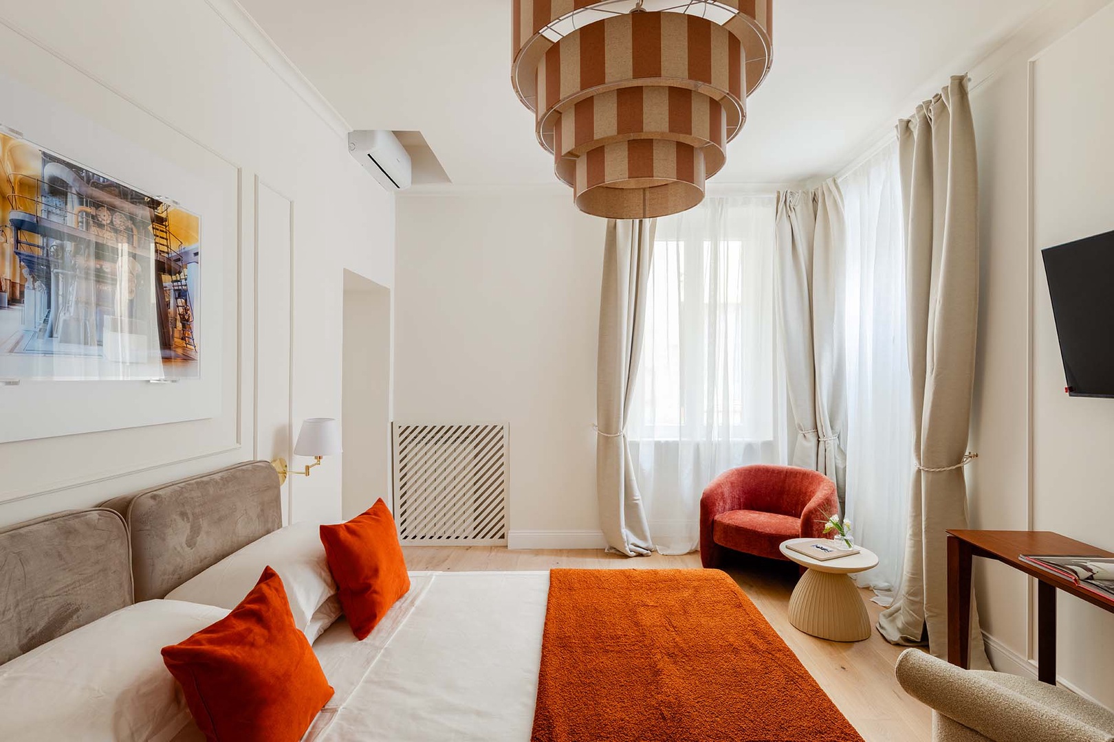 Signature design and colors in bedroom 2.