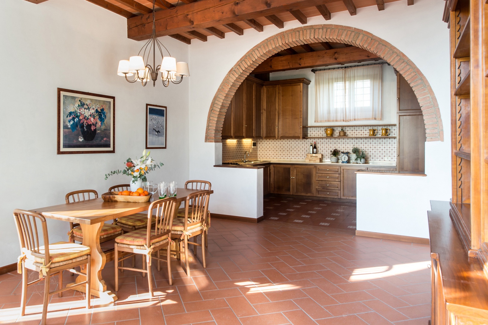 Cottage living and dining area with kitchen.