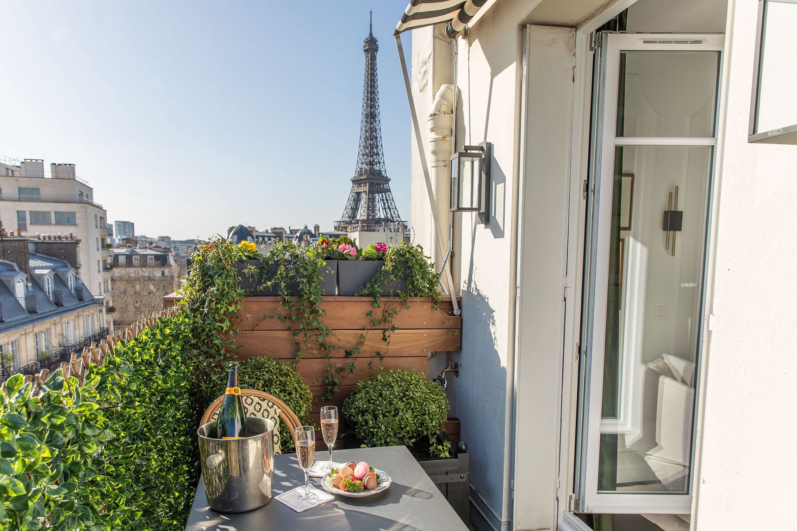 Dine with a breathtaking view of the Eiffel Tower.