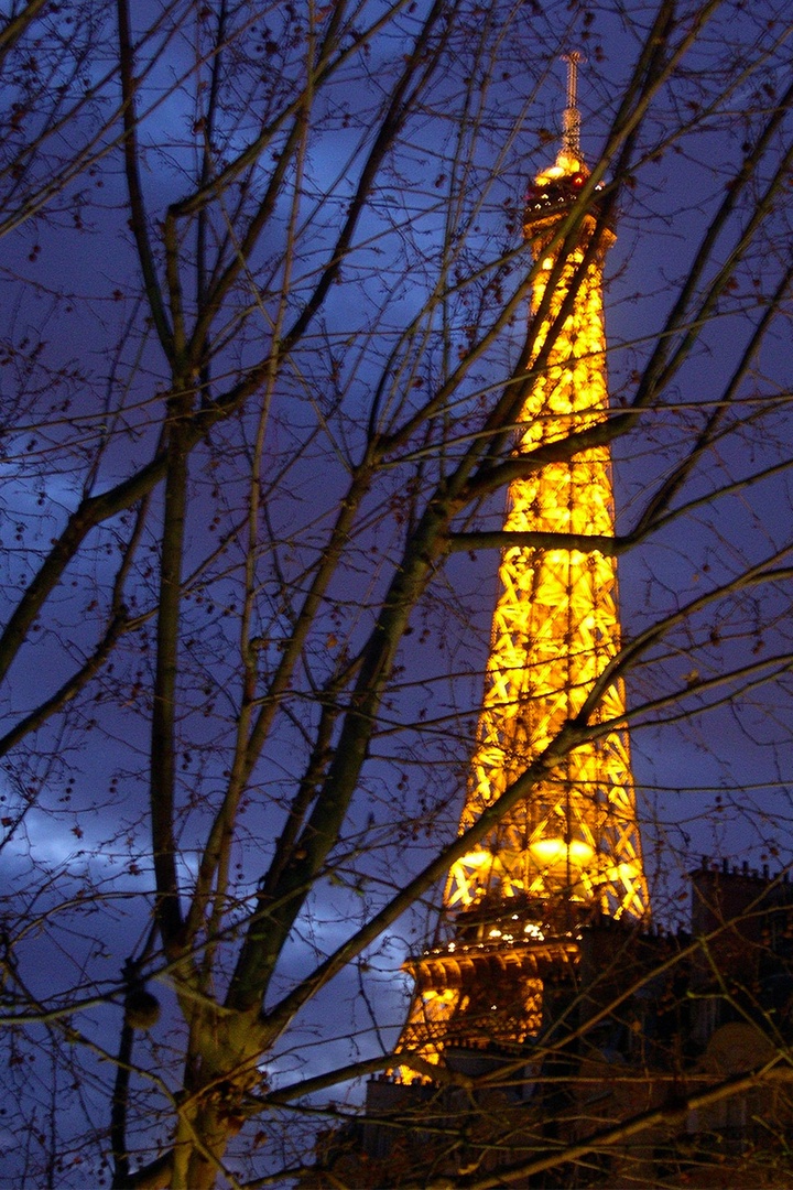 Look outside and you will get this view of the Eiffel Tower.