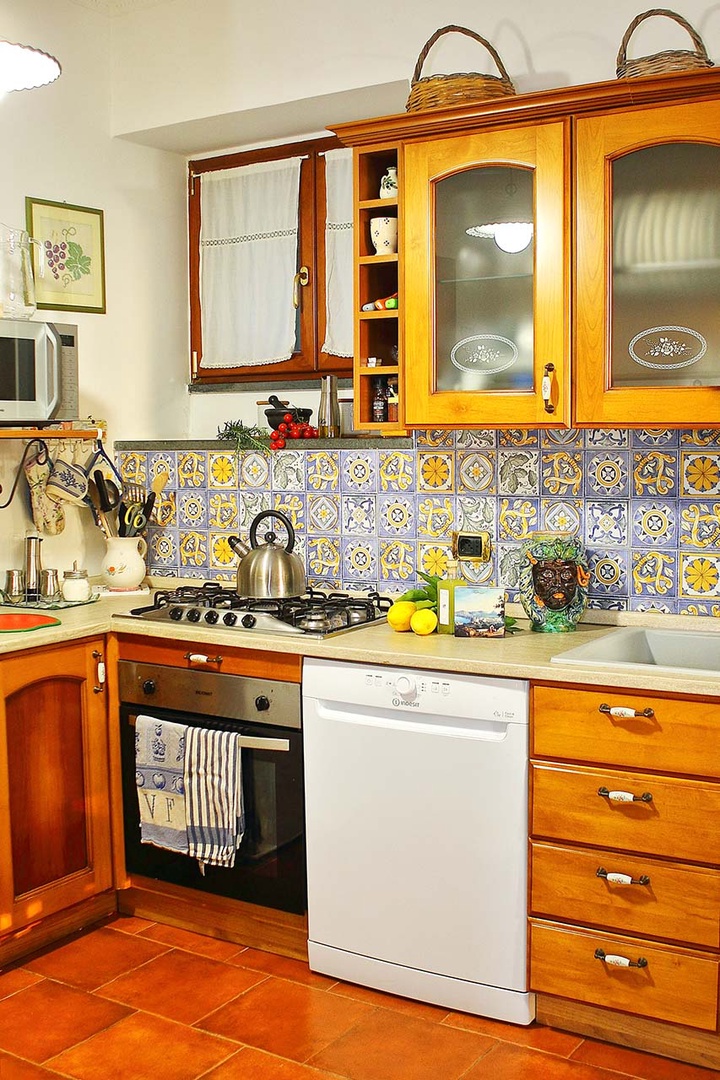Find everything you need to prepare meals at home.