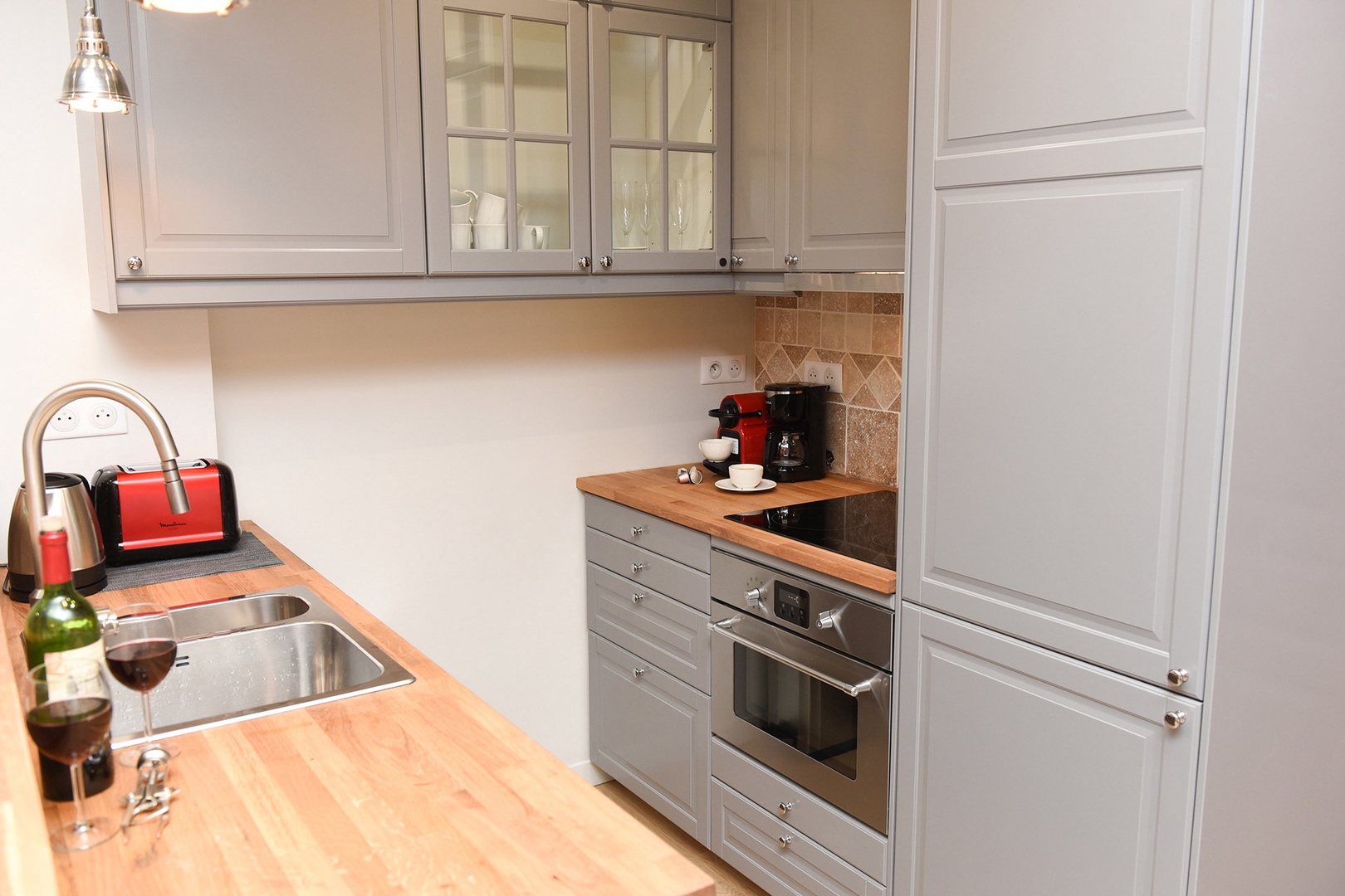 The fully equipped kitchen is great for easy meal preparation.