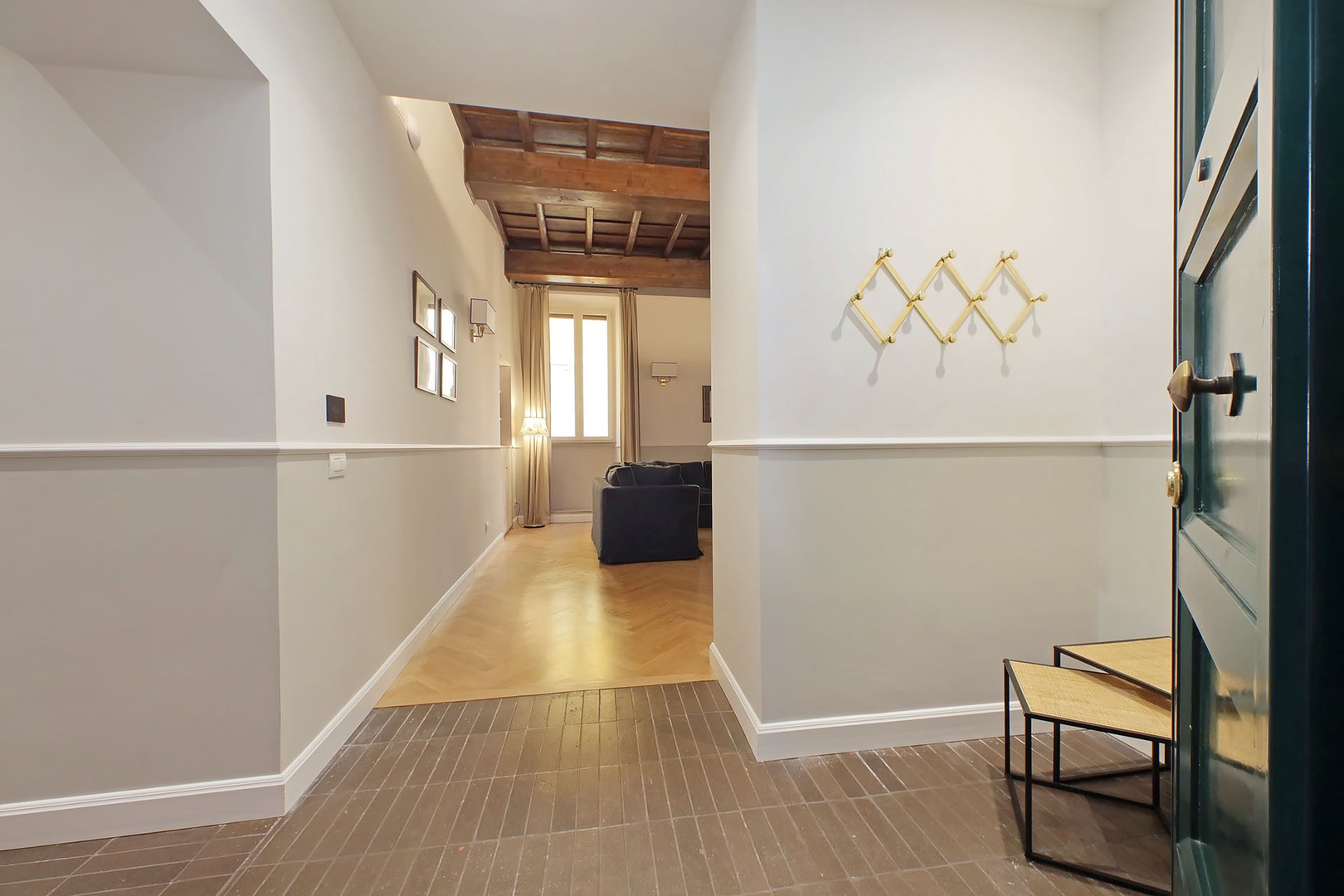 Spacious entryway into the living room