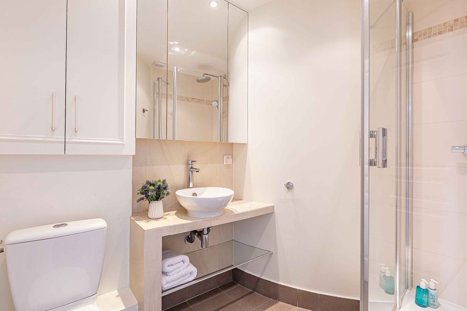 Full bathroom is located en suite to the bedroom.