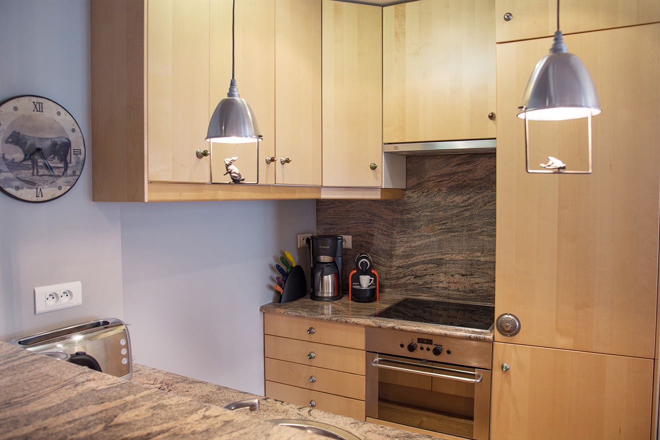 The fully equipped kitchen has a suite of modern appliances.