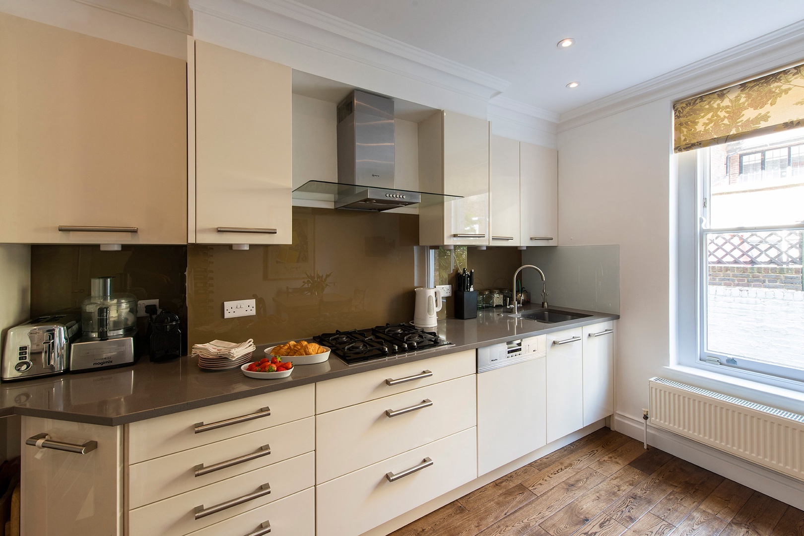 Fully remodelled modern kitchen in London vacation rental