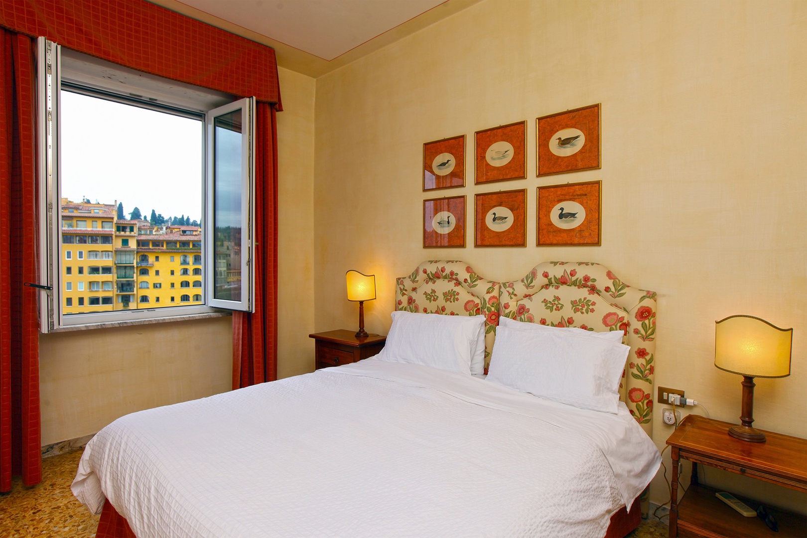 Bedroom 1 has Arno river views. Beds can be prepared together or as two beds.