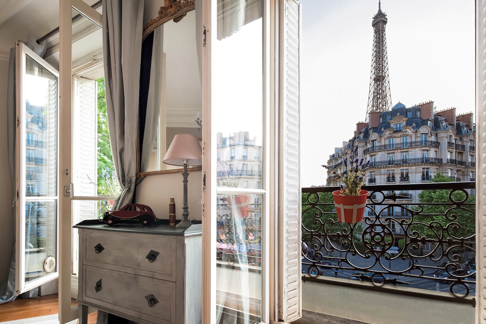 An air-conditioned apartment with amazing views.