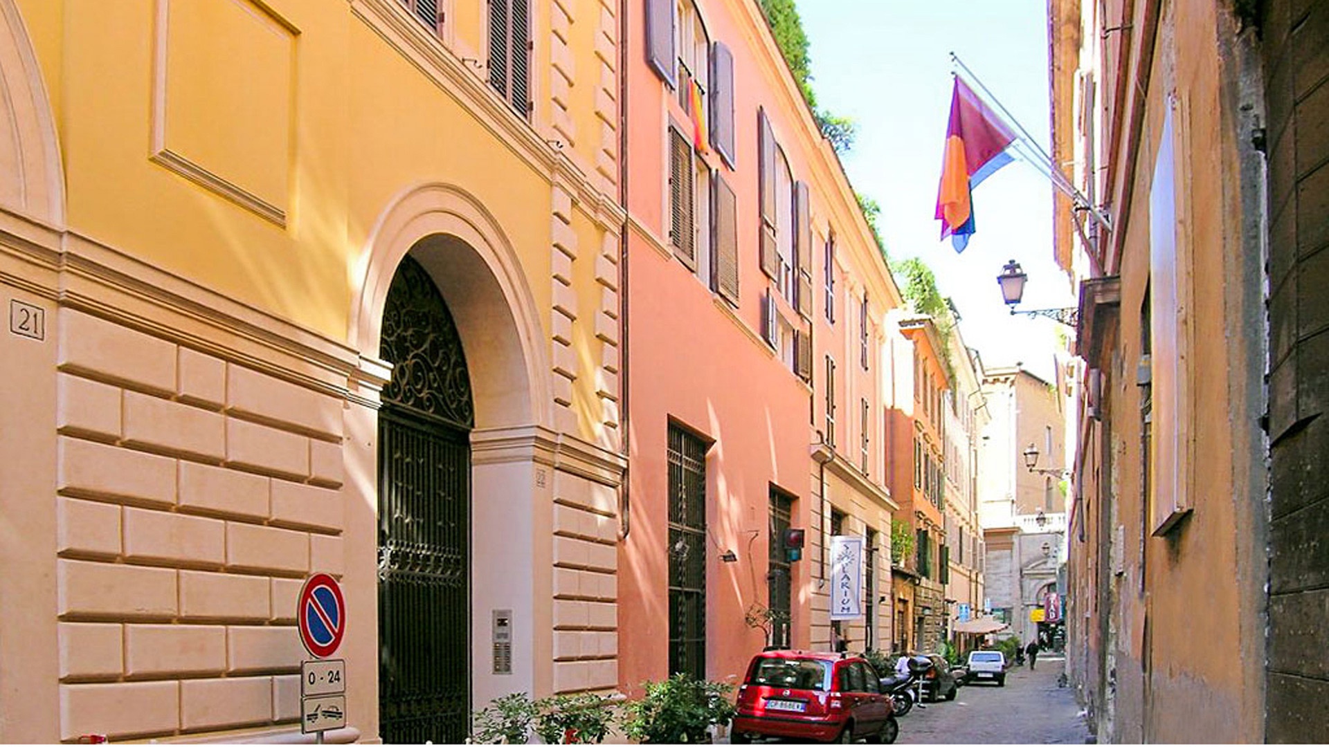 Via di San Giacomo carries only local traffic. Even residents must have a permit to travel here.