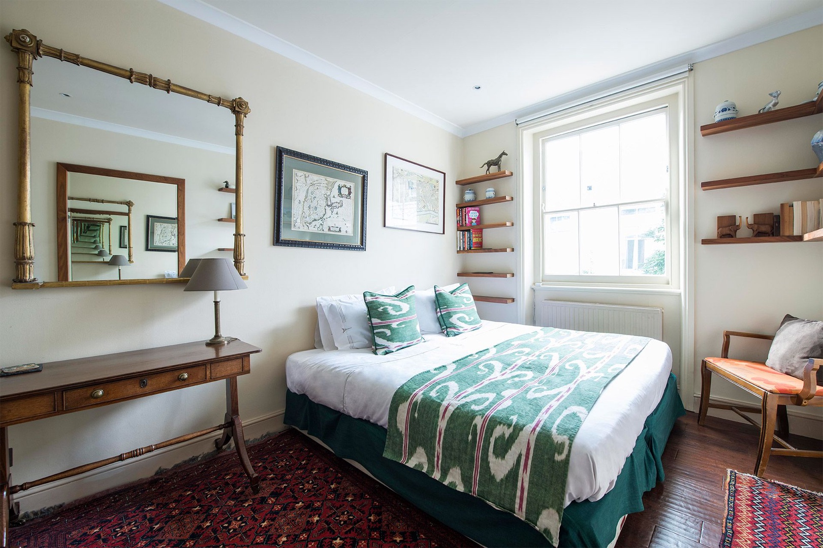 Bright second bedroom of the Prince Albert