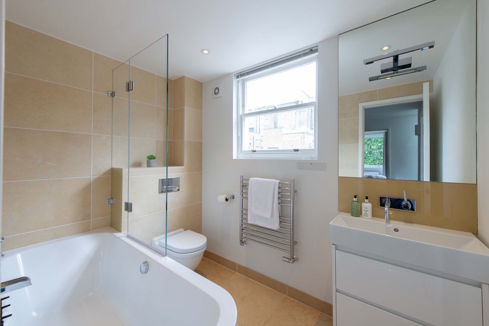 Full bathroom located next to bedroom 3.