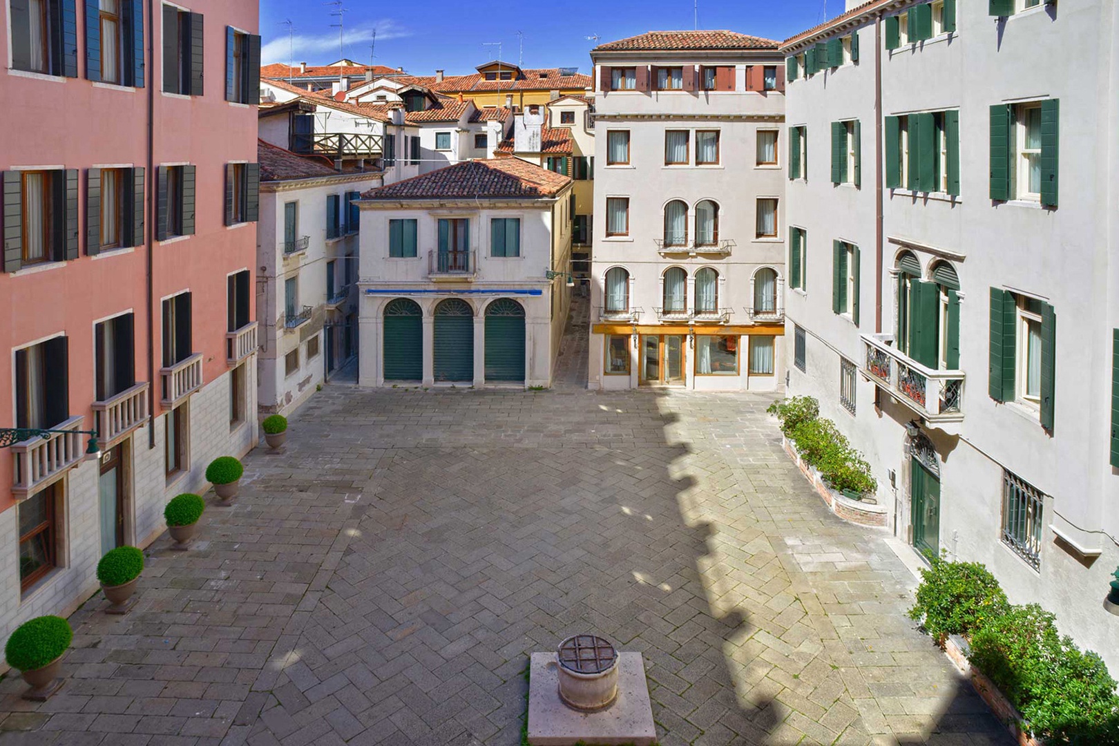 Zenzero living room and bedroom windows face this charming campo.