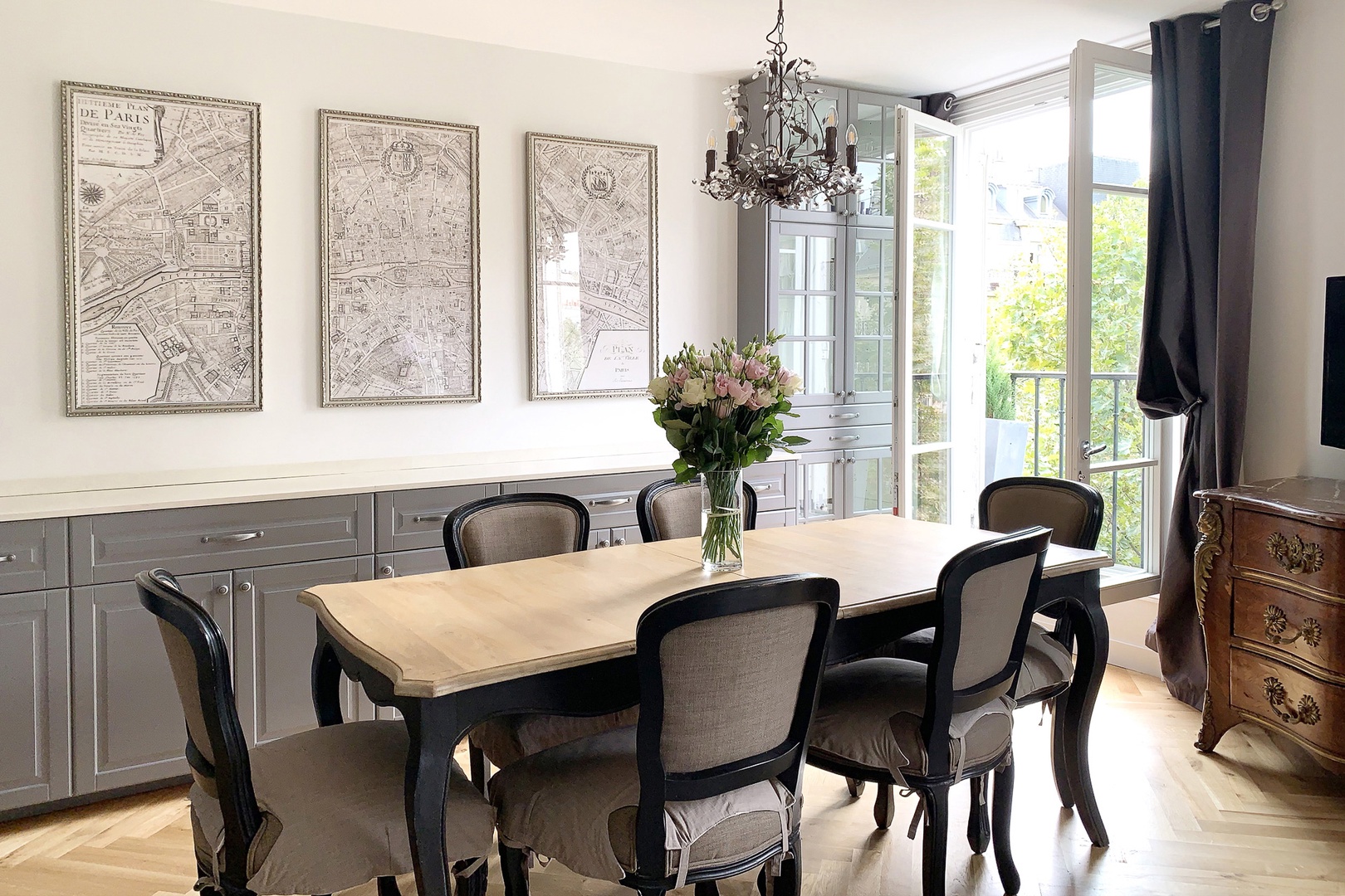 The dining table comfortably seats six people - perfect for dinner parties!