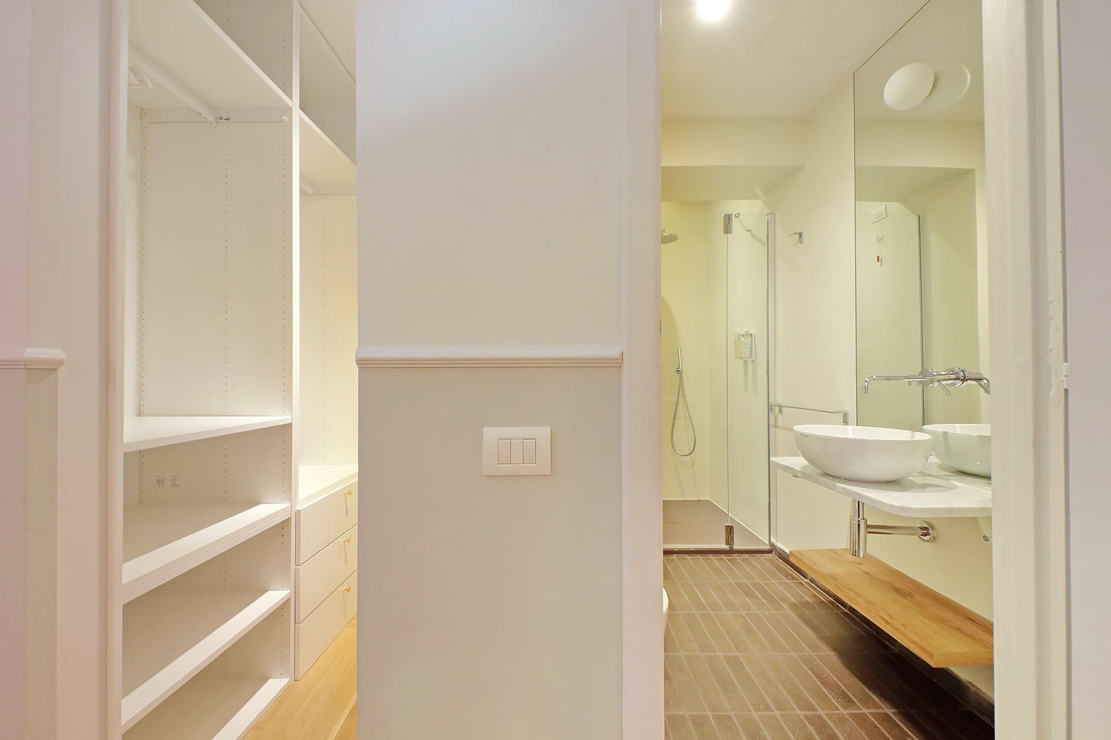 Large walk closet and en suite bathroom in bedroom 1