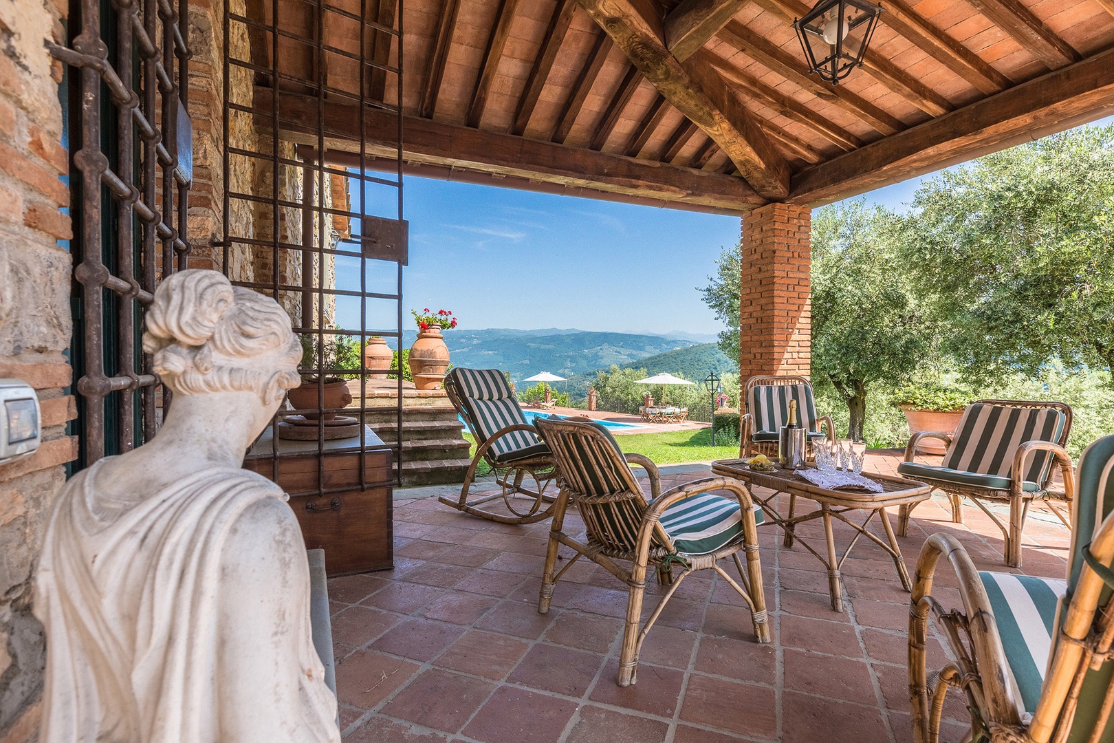 Relax in the shade on the terrace.