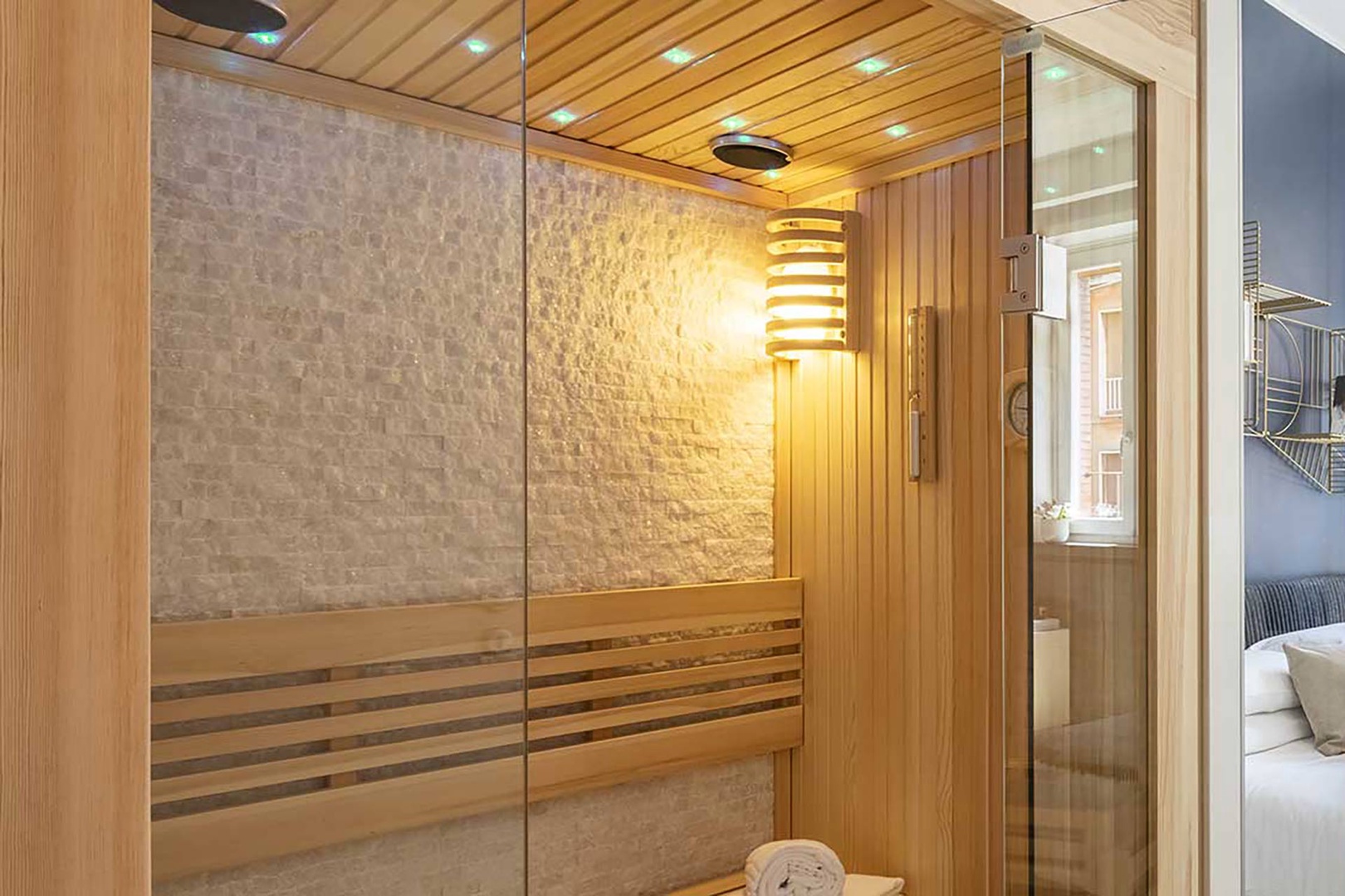 A sauna and jacuzzi tub in bedroom 1 offers luxury and an opportunity for pampering.