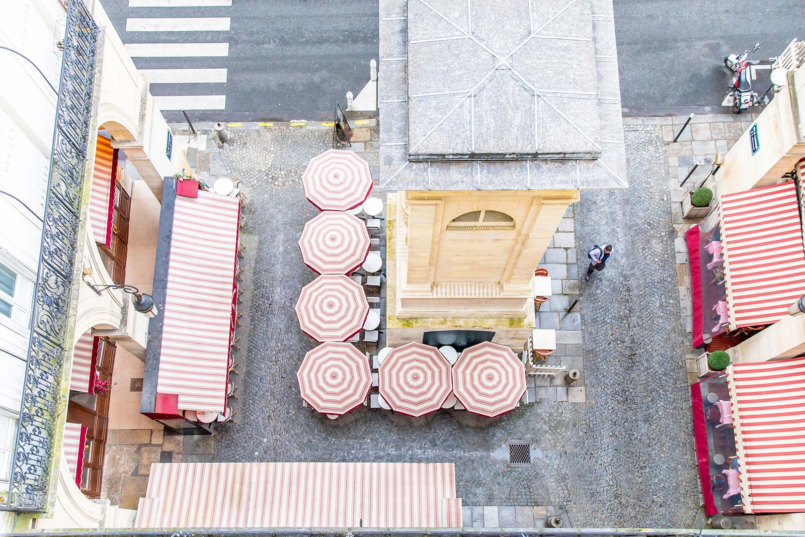 Enjoy a stay surrounded by excellent restaurants and cafes.