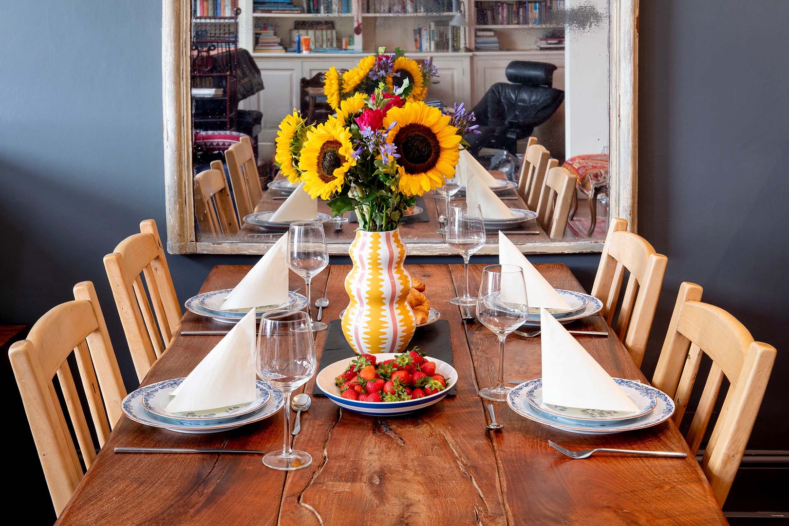 Find everything you need to dine in style at home.