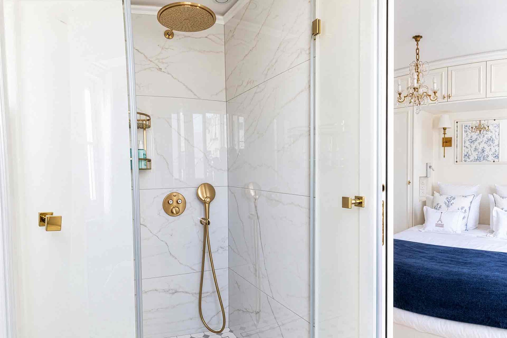 Lovely shower in en suite bathroom.