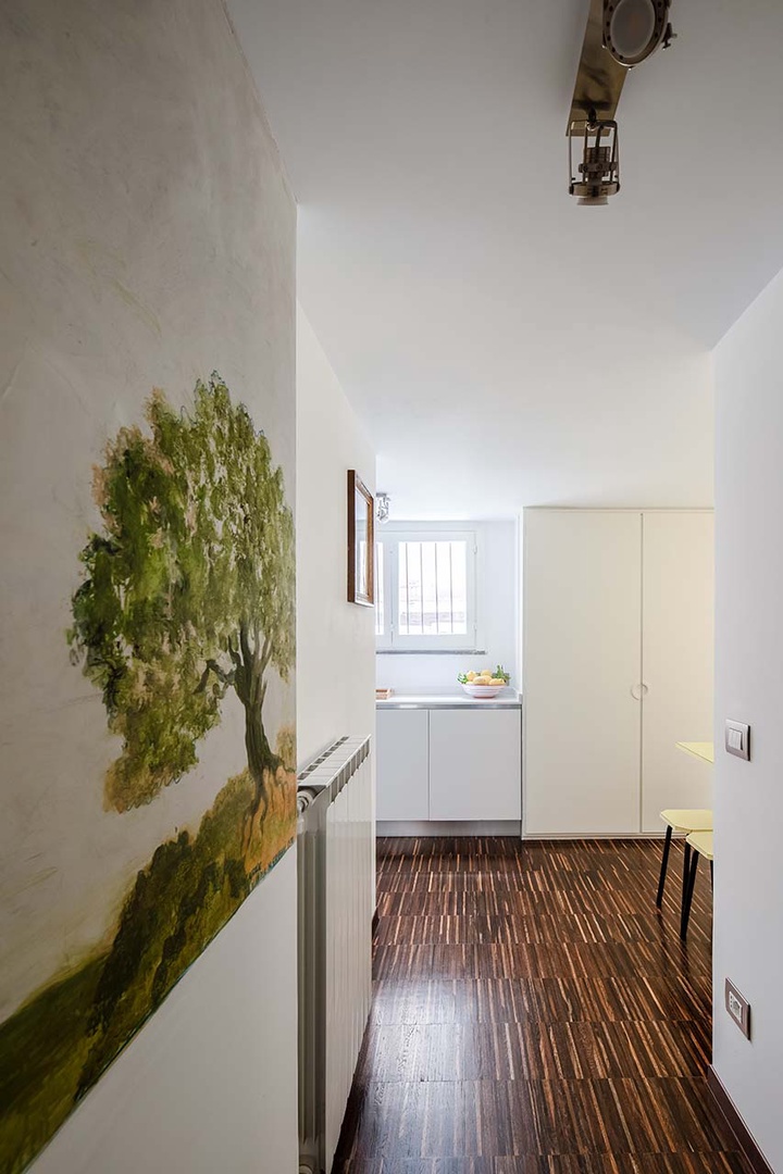 Entrance to the kitchen with dining area.