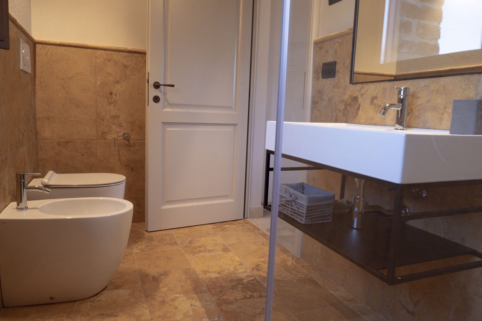 Each of the five bedrooms has an en suite bathroom.