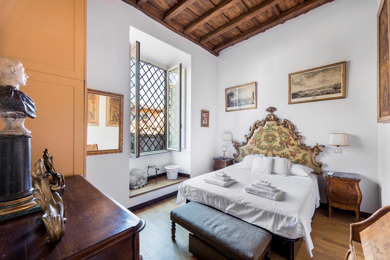 Bedroom 2 has a view overlooking the cupola of the Saint Agnese church of Piazza Navona