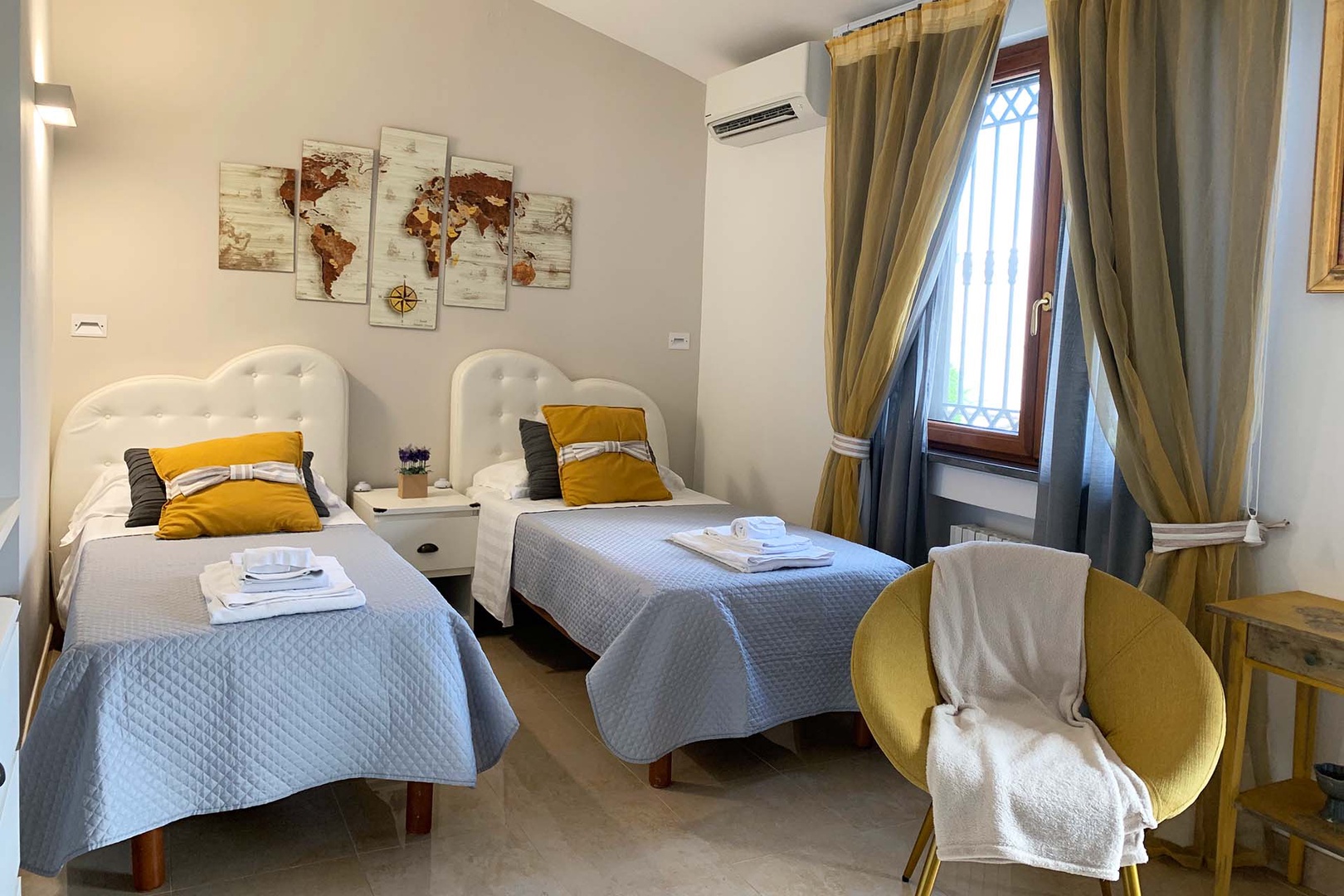 Beds can also be arranged as two singles.