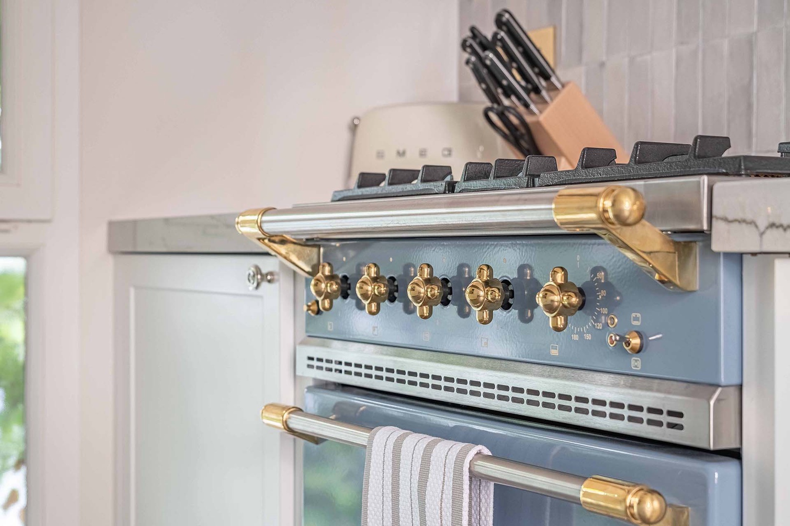 Top-of-the-line appliances make cooking a dream!