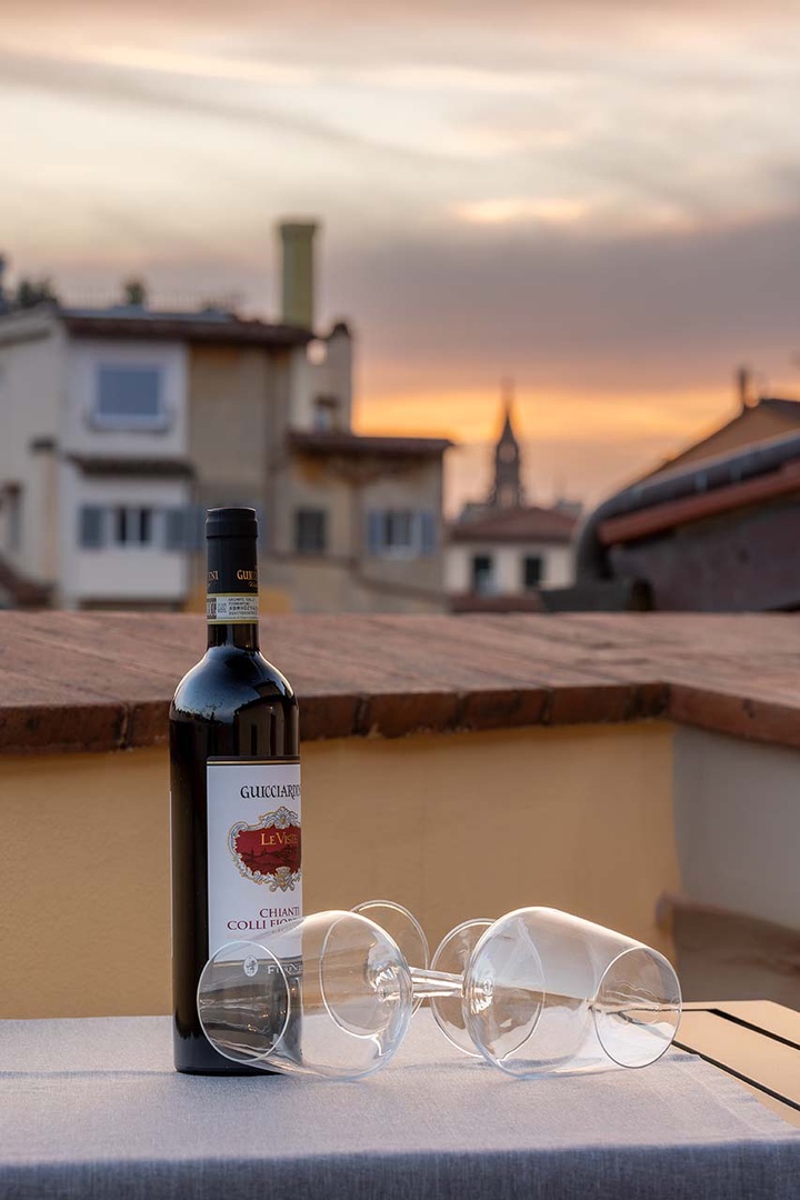 Enjoy the perfect aperitivo spot in Florence - your terrace!