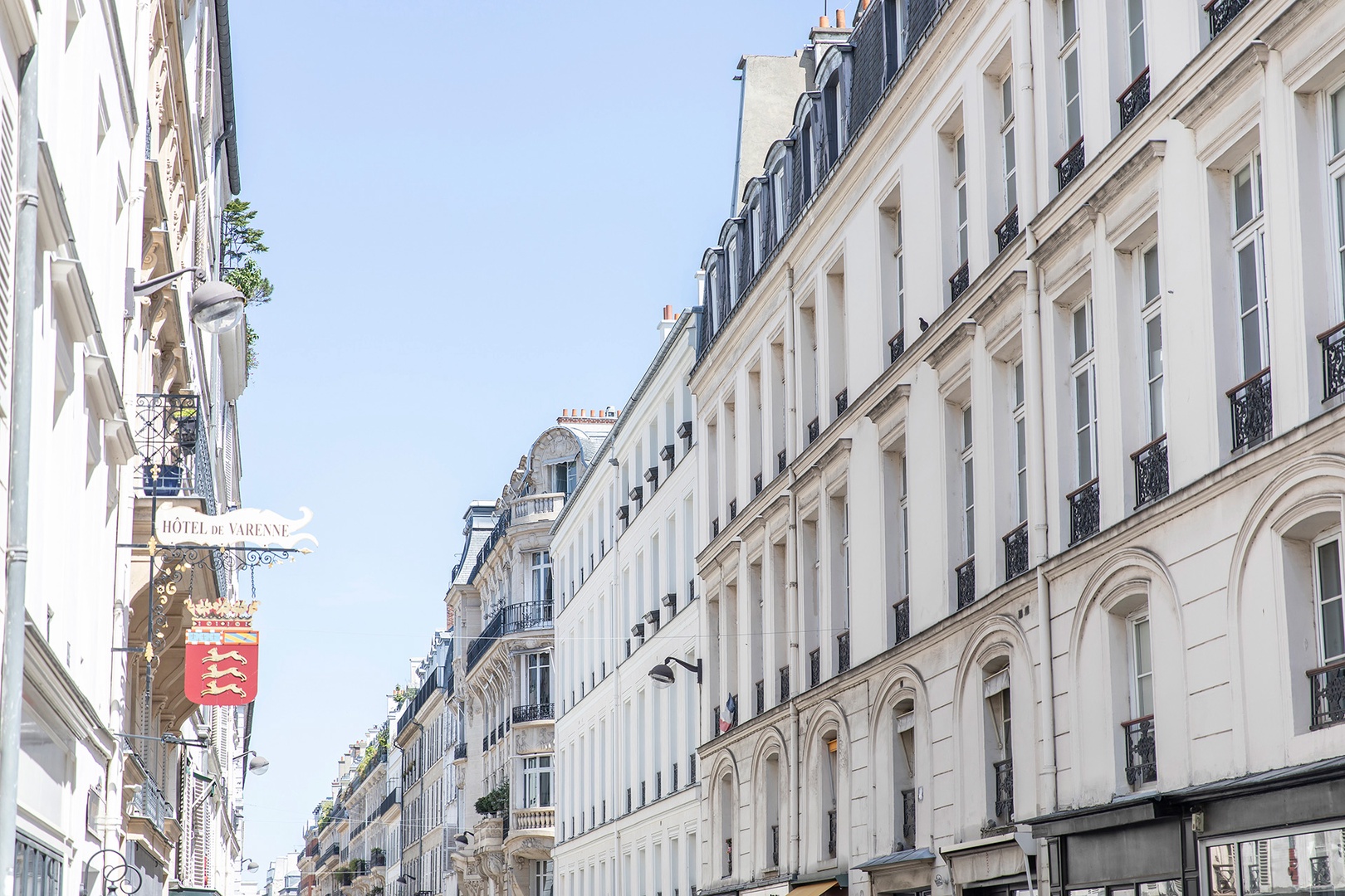 The Montrose is located on a charming street in the 7th arrondissement.