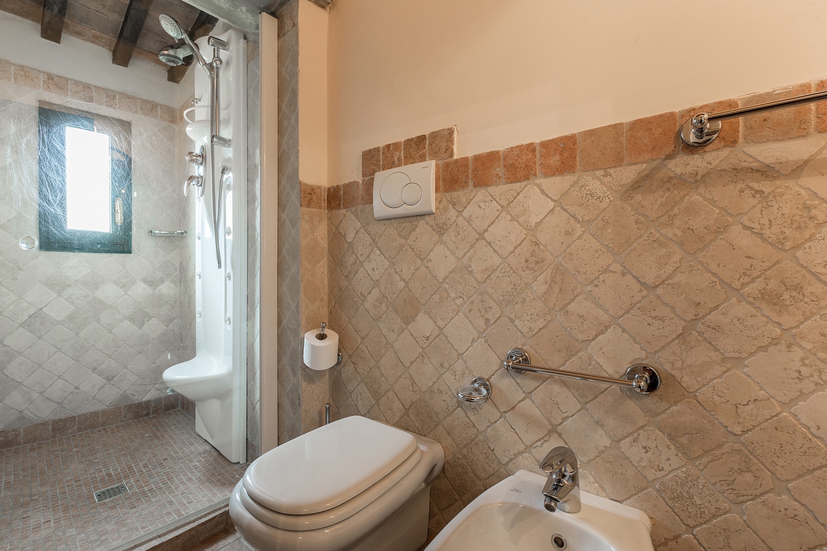 En suite bathroom to bedroom 2 with a Jacuzzi hydromassage shower.