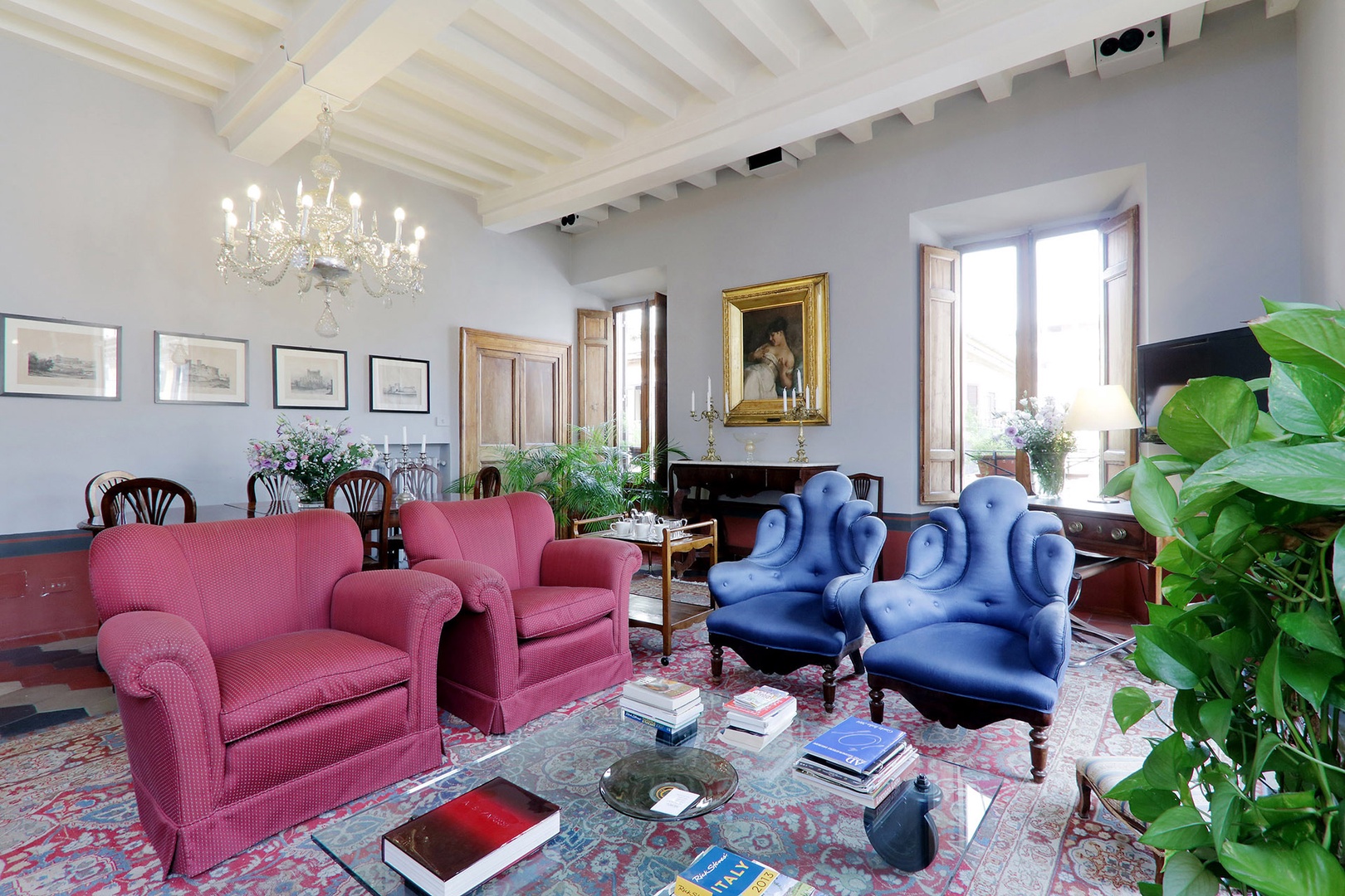 Enjoy the best that Rome has to offer, in one of the finest upscale streets in Rome's center.