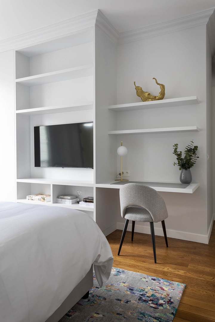 Built- in desk and shelves in bedroom 1.