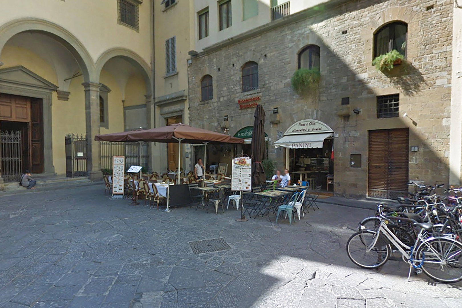 Charming Piazza Santa Felicita location