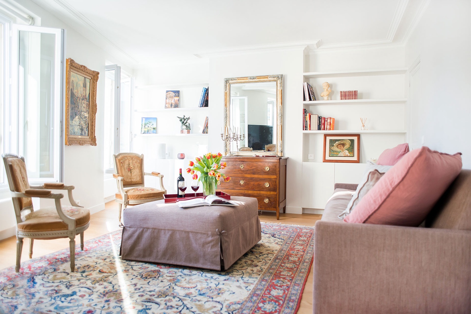 Welcome to the elegant Saint-Bris Paris rental!