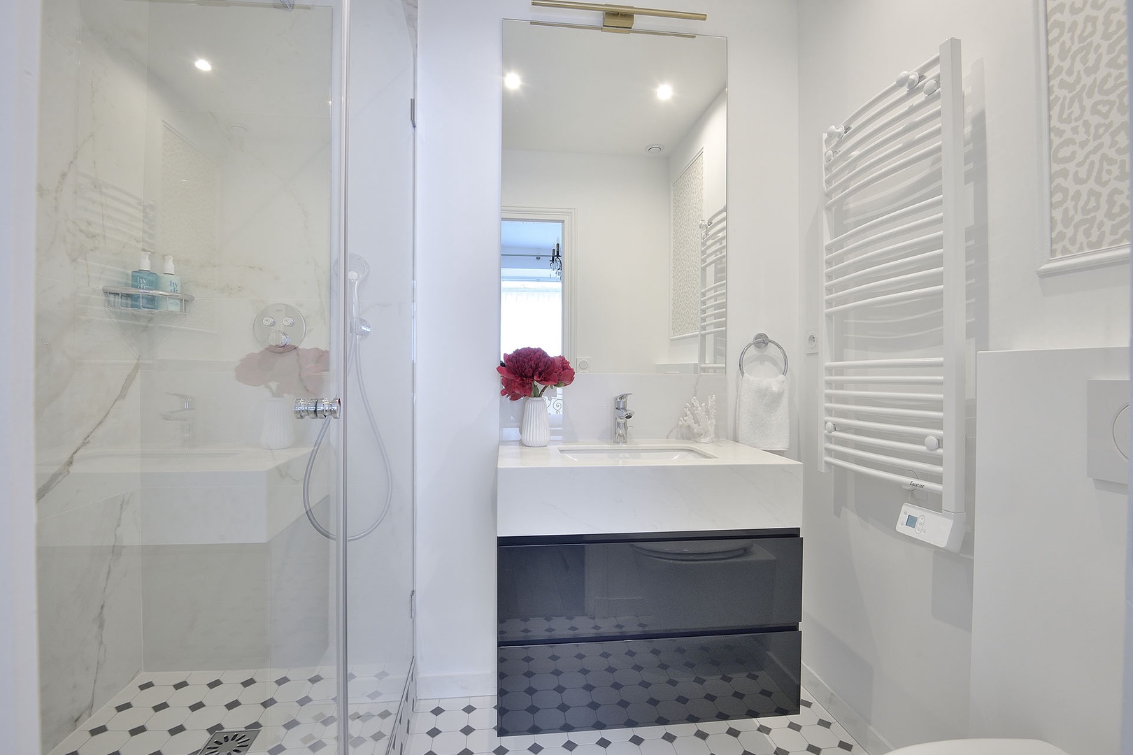 Glass enclosed shower in the en suite bathroom.