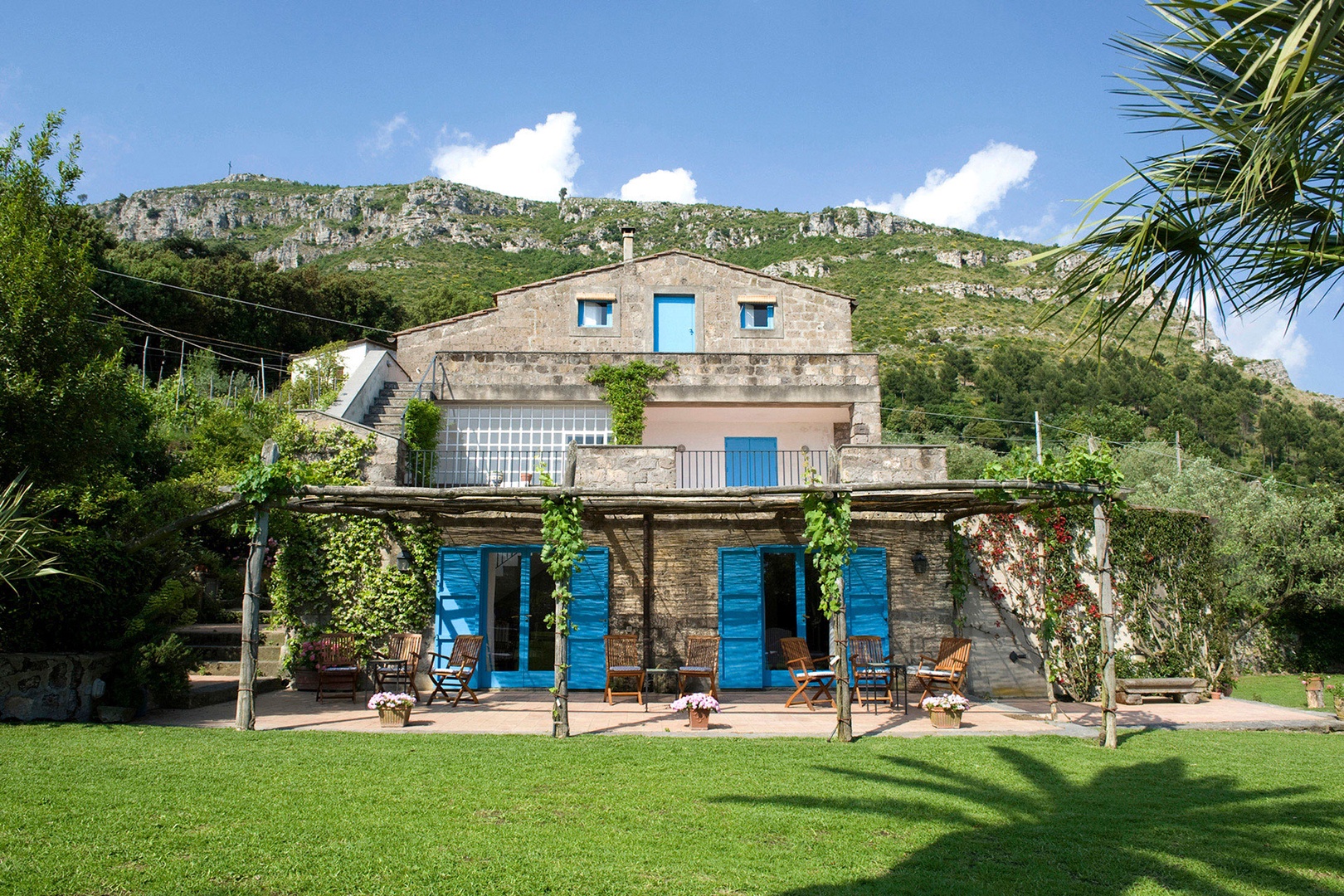 Behind the villa is the highest cliff on the peninsula that adds a nice element to the views.