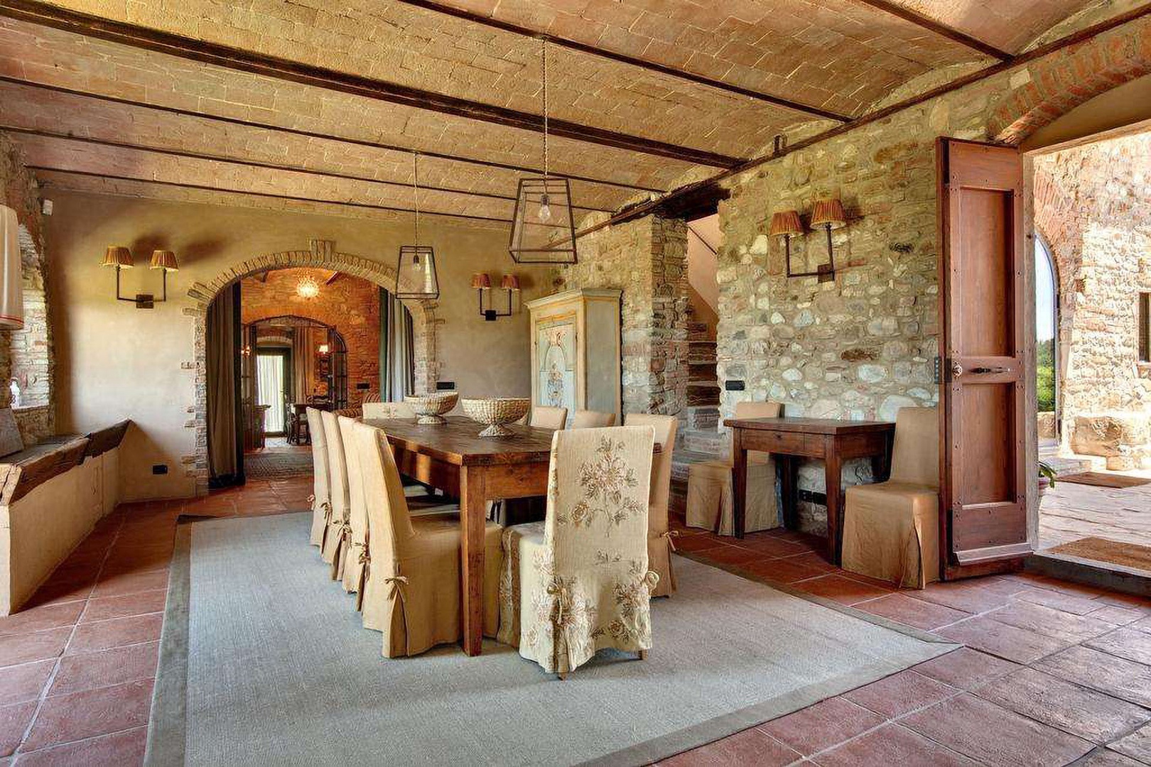 Large dIning area opens to the garden.