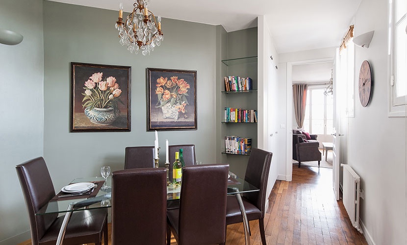 Spend quiet evenings dining at home after a fun day in Paris!