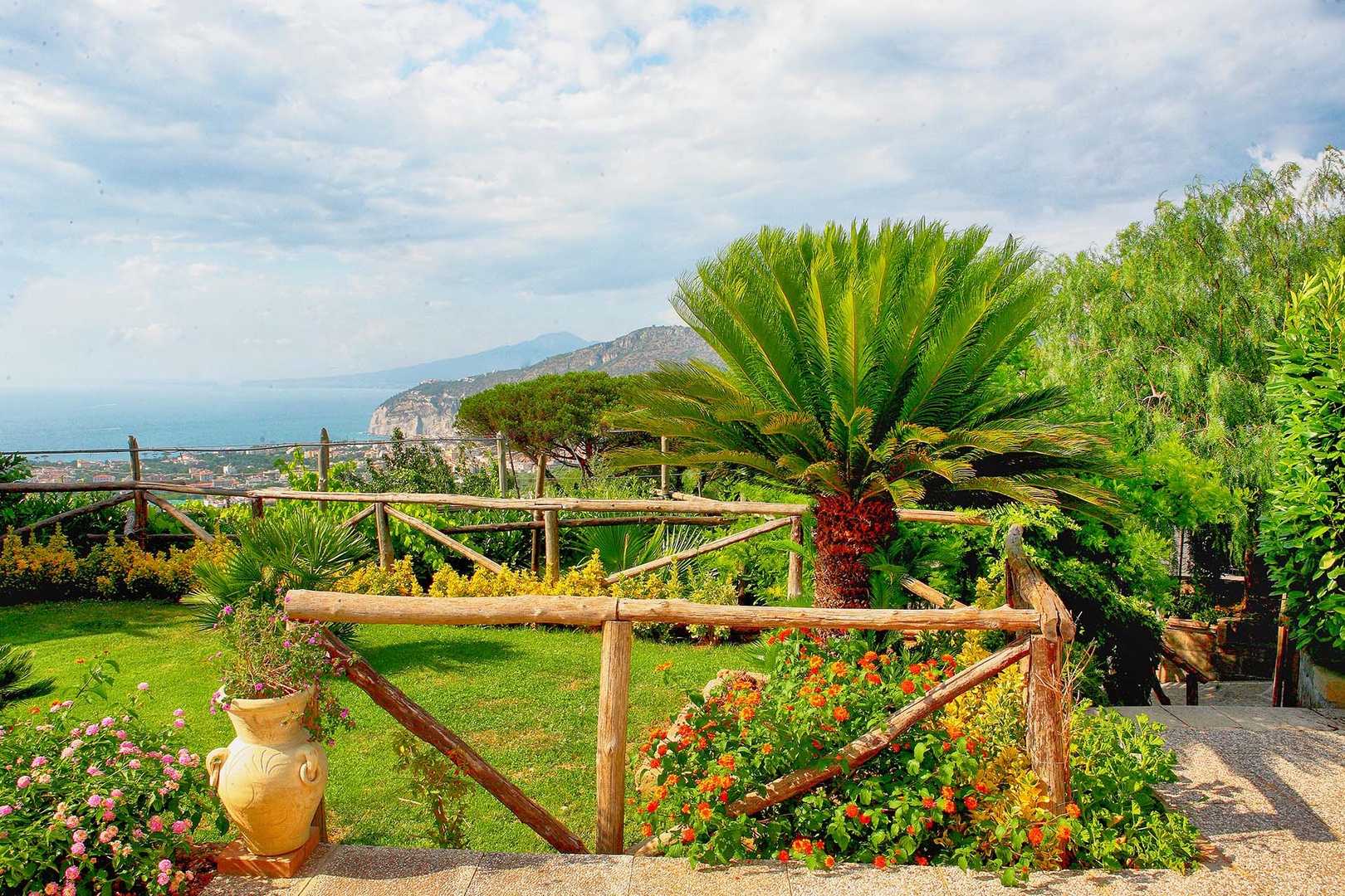 Captivating views over the Gulf of Naples.