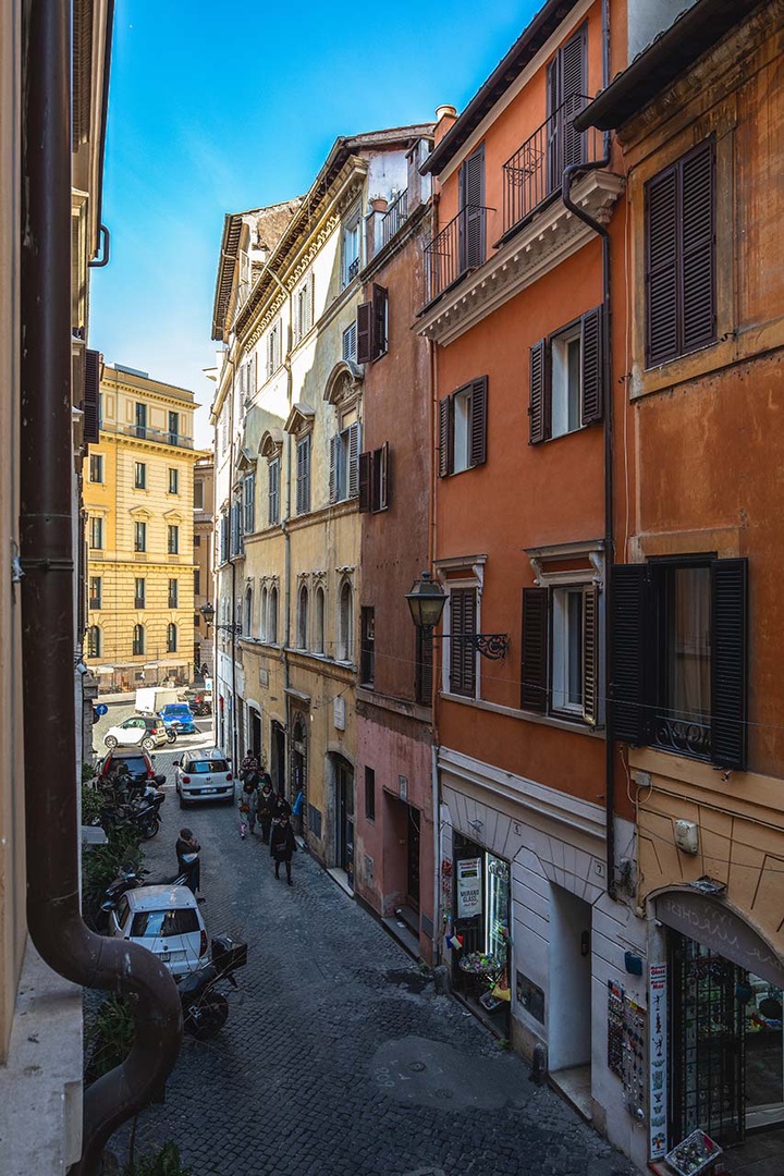 Set along a charming cobblestone street.