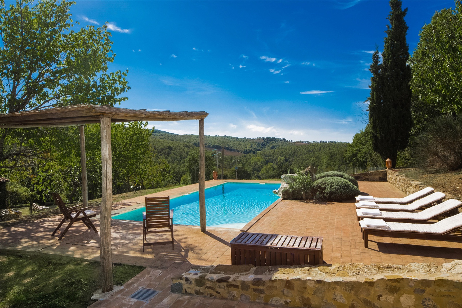 Riposo Verde has all the ingredients for a perfect Tuscan holiday, especially a pool with a view.