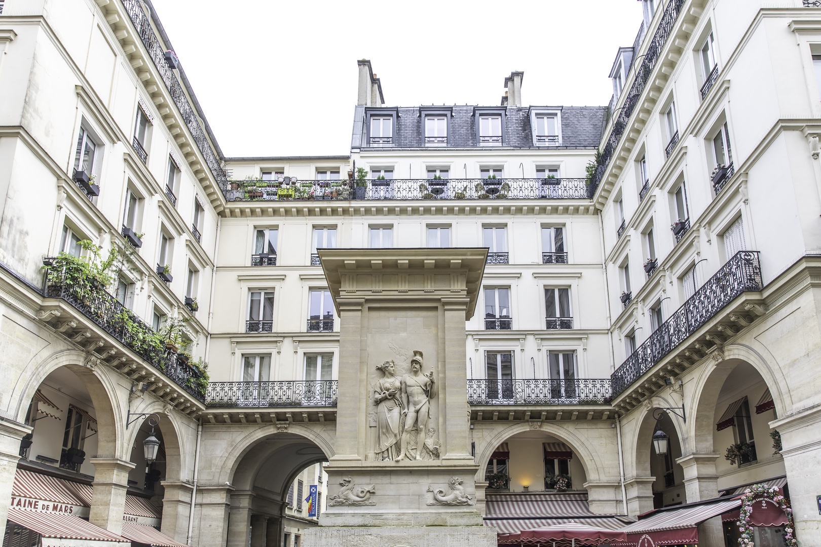 Historic Fontaine de Mars is right on your doorstep.
