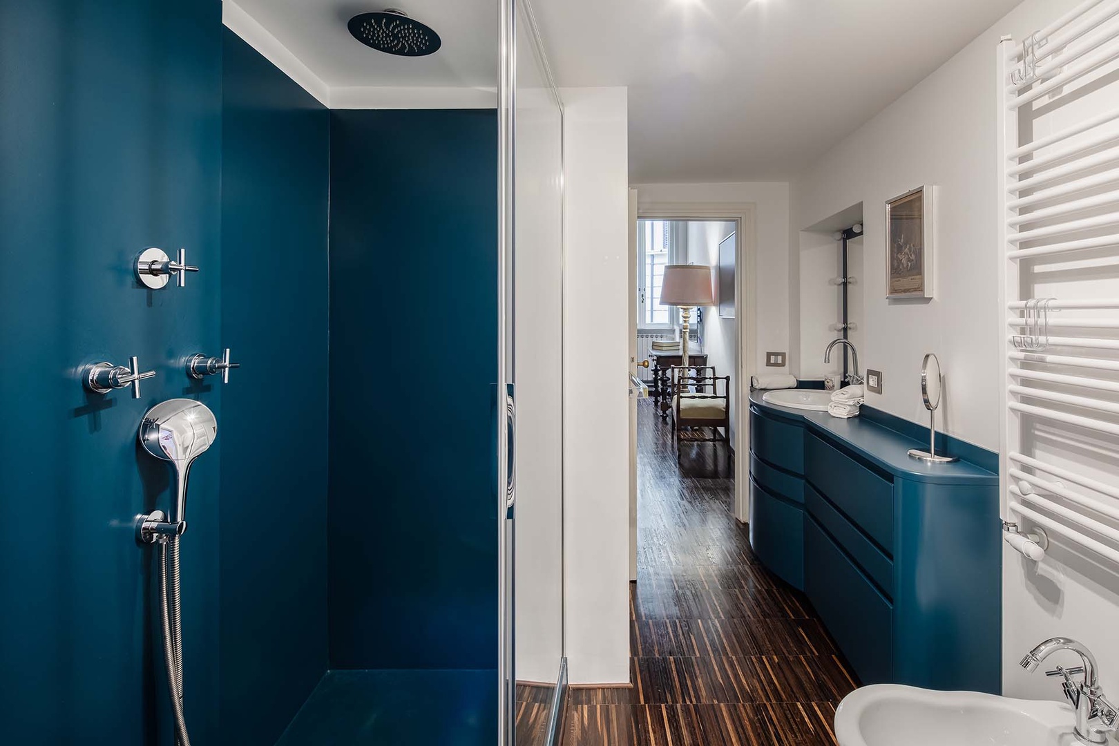 Large en suite bathroom to bedroom 1.